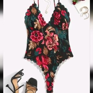 NWT SHEIN Clasi Plus Floral Print Scallop Trim Cami Bodysuit in Size 14 (1X)